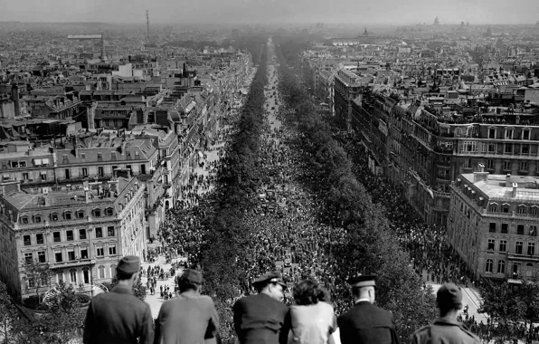 Picture France, Paris, Champs Elysees, 8th may 1945, Victory day over Nazism, the view from the …