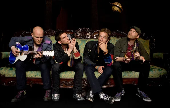 Picture sofa, guitar, group, coldplay, Chris Martin, Johnny Buckland, Guy Berryman, Will Champion