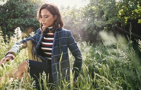 Grass, the sun, trees, model, actress, hairstyle, Victoria Beckham, singer