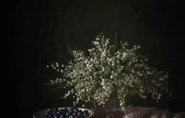 Berries, the dark background, table, glass, food, bouquet, blueberries, fabric