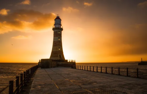 Picture Sunrise, Sunderland, Roker Lighthouse, UK