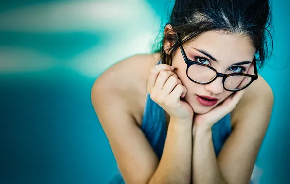 Look, pose, background, model, portrait, hands, makeup, dress