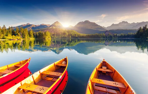 Trees, mountains, boats, the sun's rays, mountain lake
