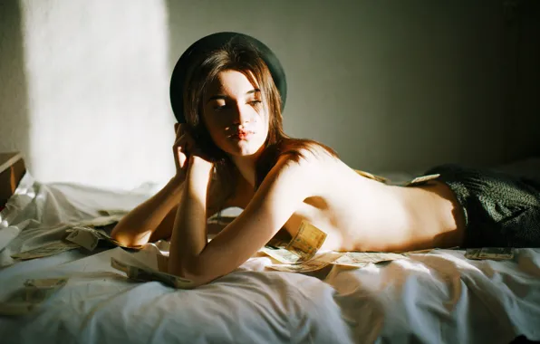 Girl, money, Dasha