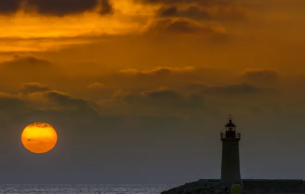 Picture sea, night, the moon, lighthouse