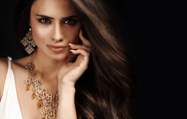 Picture girl, model, portrait, hands, makeup, necklace, manicure, Elena Kharichkina