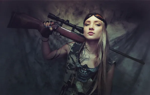 Look, girl, rifle
