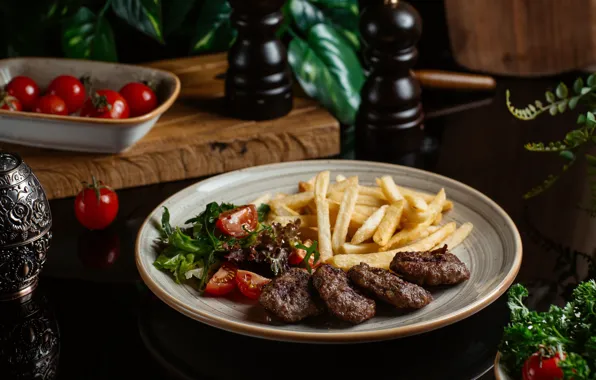 Greens, plate, meat, tomatoes, tomatoes, dish, potatoes, potatoes