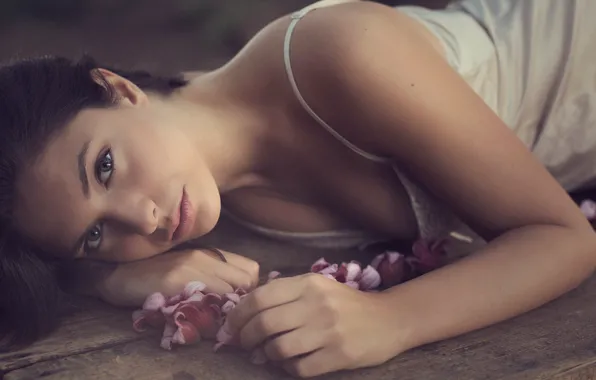 Picture girl, flowers, sponge, touch me with a flower
