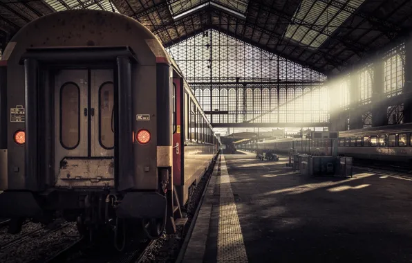 Picture the sun, station, train, the car, the platform, W/d, Austerlitz