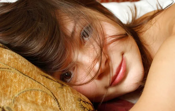 Smile, brunette, natural