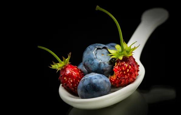 Picture reflection, berries, blueberries, strawberries, spoon, black background