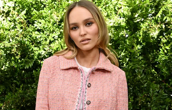 Look, pose, model, makeup, actress, Lily-Rose Depp, Lily-Rose Depp, background bushes