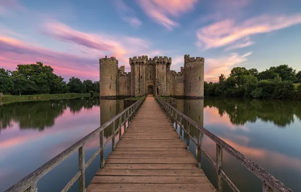 Picture bridge, castle, England, East Sussex, Bodiam Castle