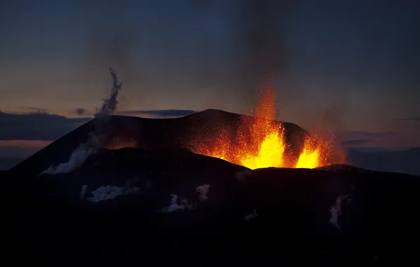 Picture night, the volcano, the eruption