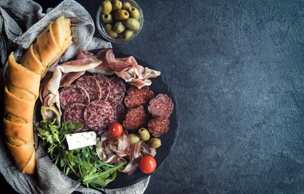 Picture plate, bread, olives, sausage, bacon, bread, cheese, meat