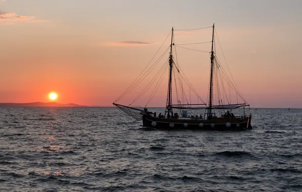 Sea, coast, ship, sailboat, the evening, walk, passengers, sea romance