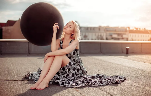 Picture roof, circles, face, hair, dress, sitting