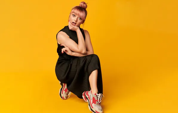 Picture hair, dress, actress, sneakers, Maisie Williams, Maisie Williams