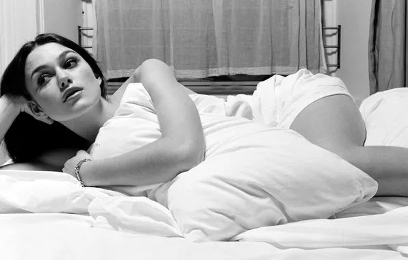 Picture girl, bed, Keira Knightley
