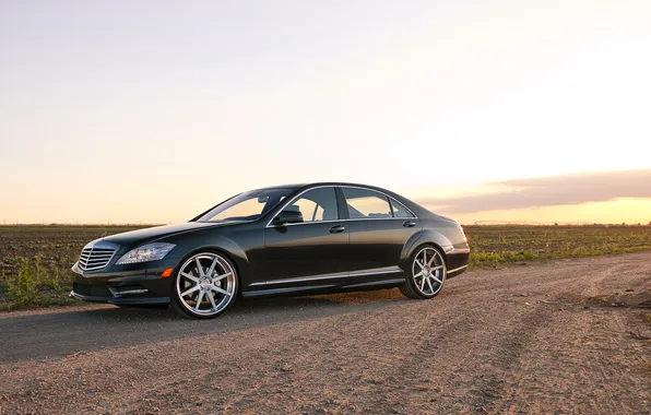 Picture the sky, black, Mercedes-Benz, black, S550, the front part, Mercedes Benz