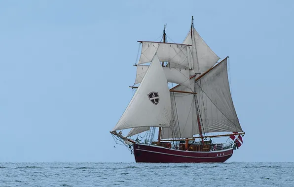 Sea, the sky, sailboat