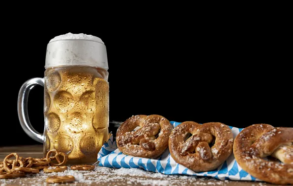 Picture beer, table, festival, mug, pretzels