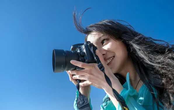 Girl, the camera, Tomomi