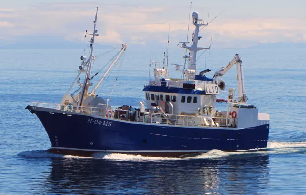 Sea, the sky, the ship, fishing