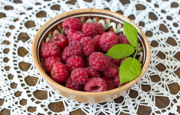Picture raspberry, patterns, bowl, leaves, tablecloth