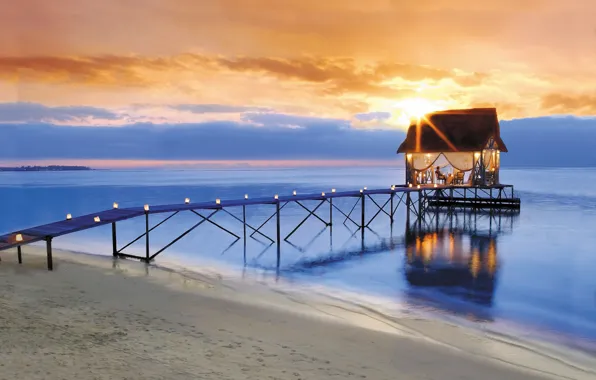 The ocean, the evening, dinner