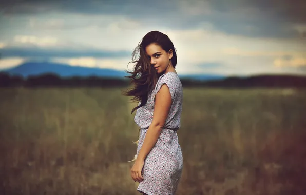 Look, smile, dress, Louise