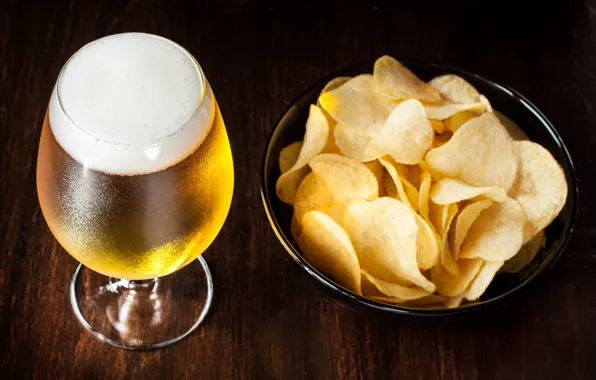 Picture foam, glass, beer, chips
