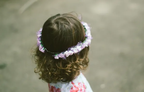 Picture child, girl, curls, wreath