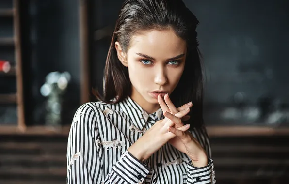 Picture look, girl, face, portrait, hands, fingers, Vlad Popov, Pauline Lytneva