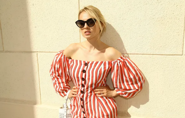 Picture look, pose, figure, actress, glasses, Yanina Studilina