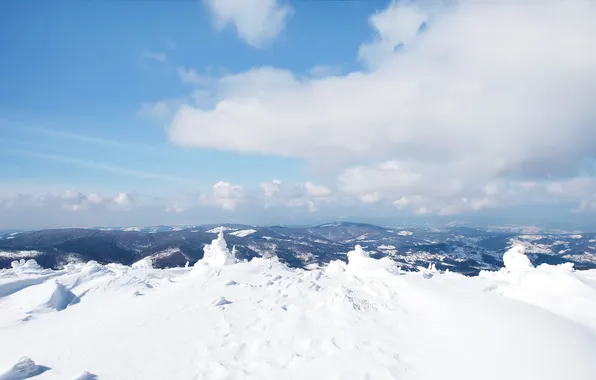 Clouds, snow, mountains