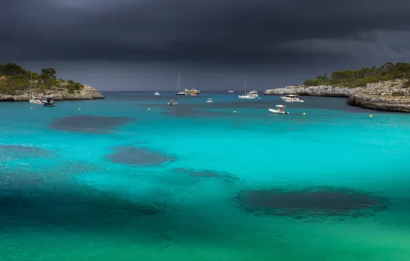 Sea, clouds, rocks, boats