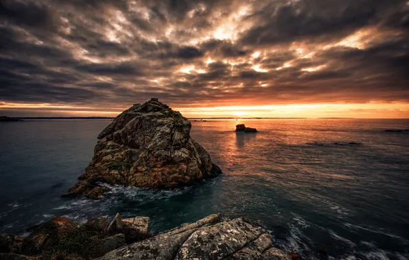 Sea, clouds, sunset, stones, shore, horizon