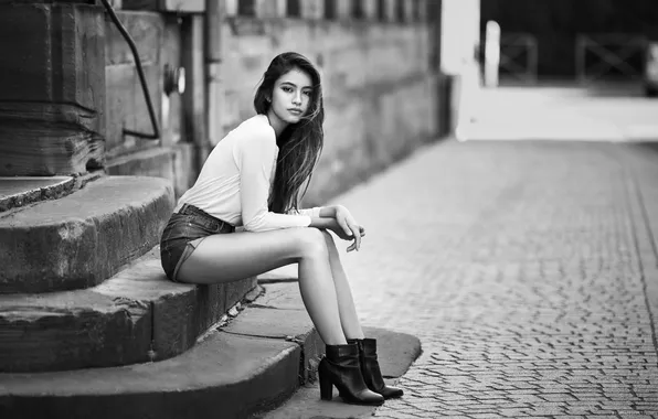 Monochrome, women, sitting, shirt, pumps, jean shorts, ankle boots, Lods Franck