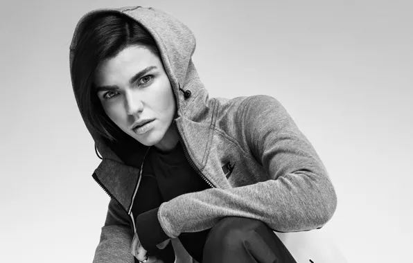 Look, pose, model, makeup, singer, TV presenter, DJ, nike