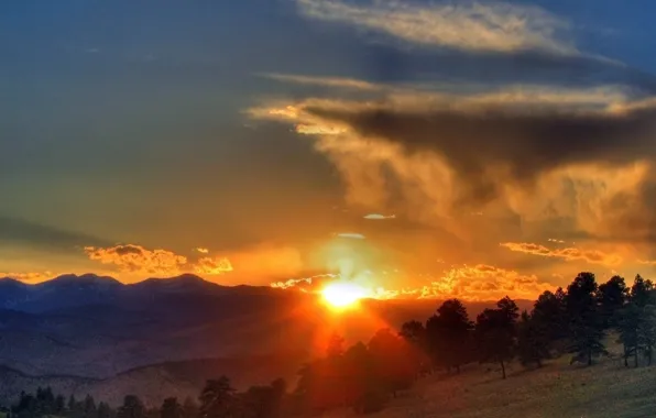 FOREST, HILLS, MOUNTAINS, HORIZON, The SKY, The SUN, CLOUDS, SUNSET