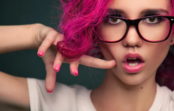 Look, pose, model, hand, portrait, makeup, glasses, hairstyle