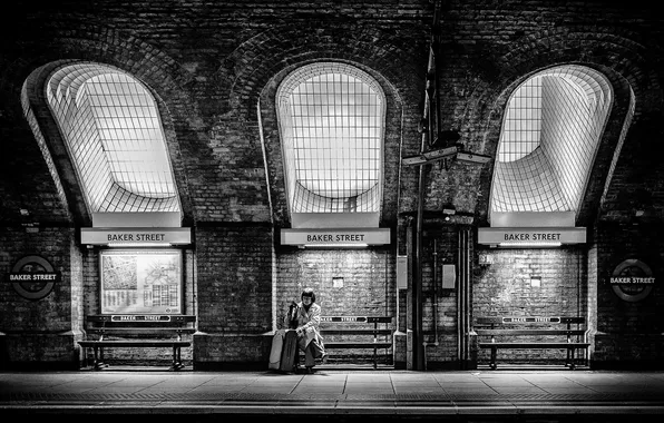 Picture light, metro, woman, England, London, Windows, suitcase, benches