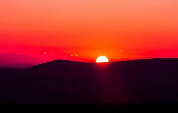 Picture the sky, the sun, sunset, mountains, horizon