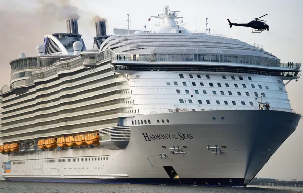 Liner, Helicopter, The ship, Nose, Technique, Royal Caribbean International, Tank, Passenger ship