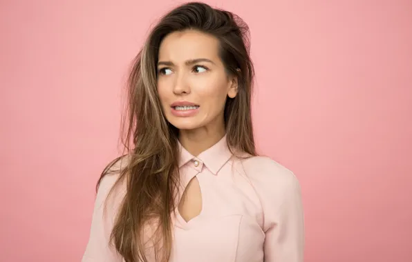 Fright, beauty, pink background, beauty, facial expressions, cute girl, cute girl, fright