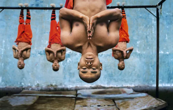 Picture China, China, Men, Upside down, Upside down, Hunan Province, Shaolin, Hanging