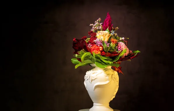 Leaves, light, flowers, the dark background, roses, bouquet, vase, different