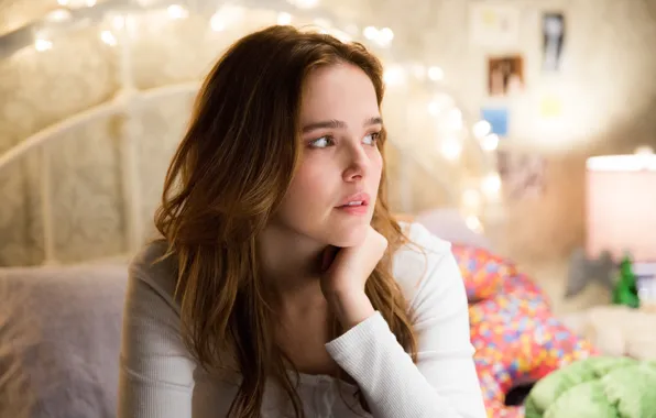 Look, actress, Zoey Deutch